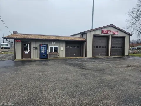 3-Bay Automotive Shop