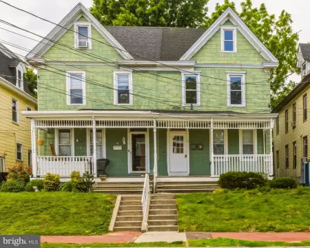 Updated Duplex in Woodbury Historic