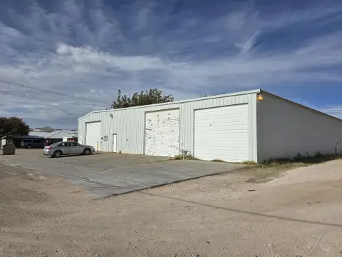 Versatile Commercial Building with Truck Bays