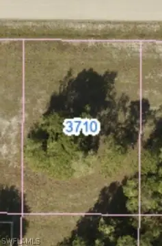 Residential Land in Cape Coral