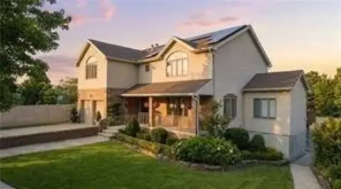 Detached 2-Unit Duplex with Pool
