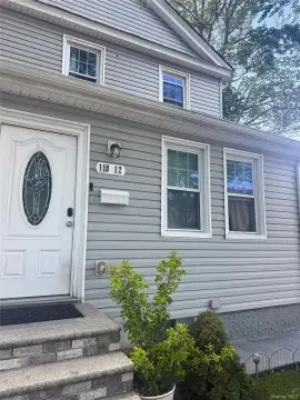 Mint Condition Colonial Duplex