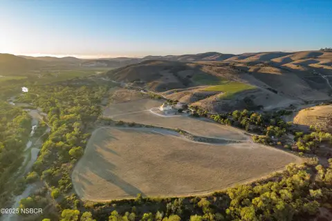 Vineyard Estate with River Frontage