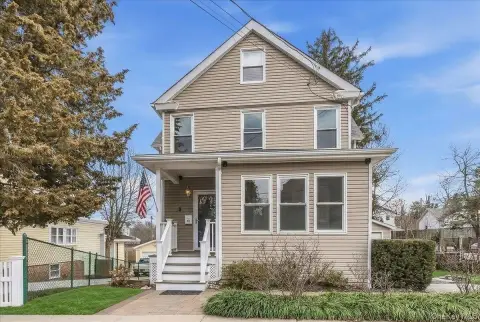 Renovated Duplex in Oyster Bay