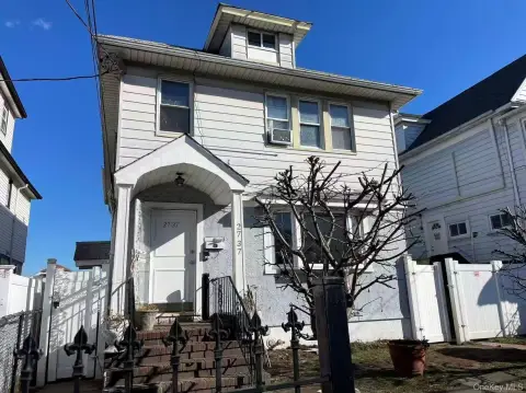 Detached Duplex With Garage