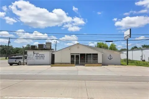 Store and Restaurant Convenience Property