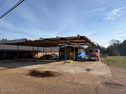 Auto Shop with Salon Space