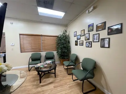 Oakland Park Commercial Bay