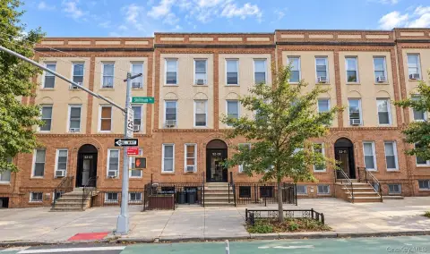 6-Unit Apartment Building
