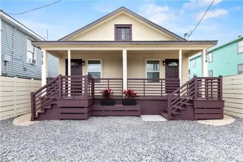 Renovated Duplex with High Ceilings