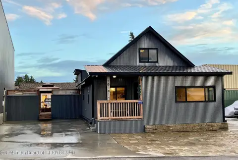 Mixed-Use Property with Heated Shop