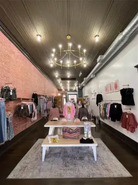 Prime Retail Space in Midlothian