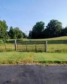 Commercial Land in Growing Area