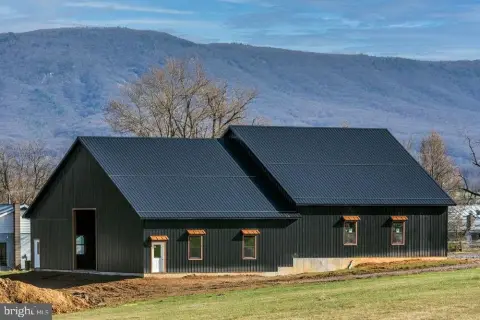 Land with Shop in Rockingham