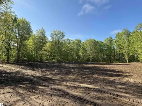 Land in Brightland Woods