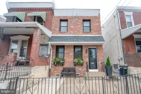 Renovated Townhome with Private Patio