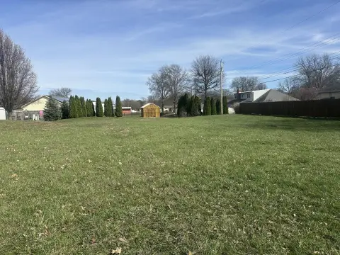 Residential Land in Marshall, MO