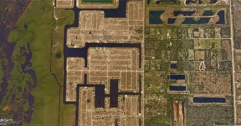 Residential Land in Cape Coral