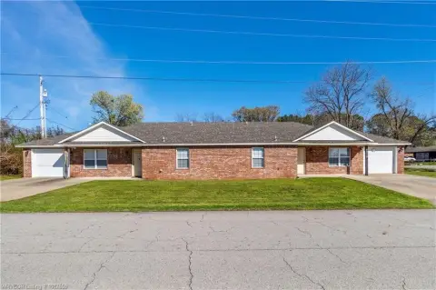 Well-Maintained Duplex in Fort Smith