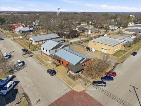 Versatile Commercial Building in Wills Point