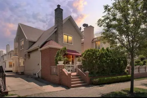 Detached Waterfront Residence
