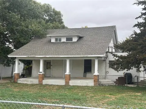 Riverside Triplex with Recent Roof