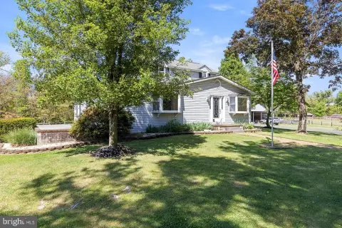 Farmhouse on 9.5 Acres