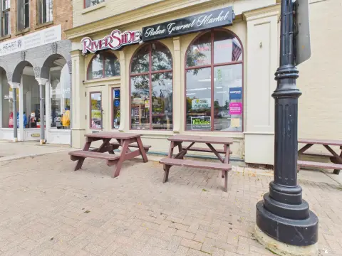 Convenience Store with Meeting Space
