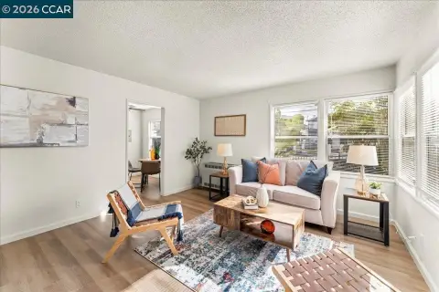 Oakland Duplex: Income Opportunity