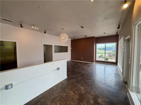 Fayetteville Office/Retail End Space