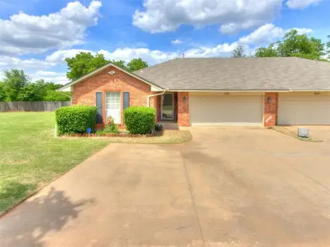 Half Duplex with Fenced Patio