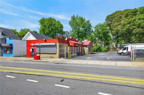 Grocery Convenience Store Building with Central Air