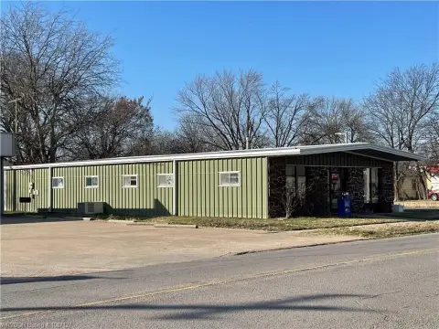 Commercial Building in Stilwell, OK