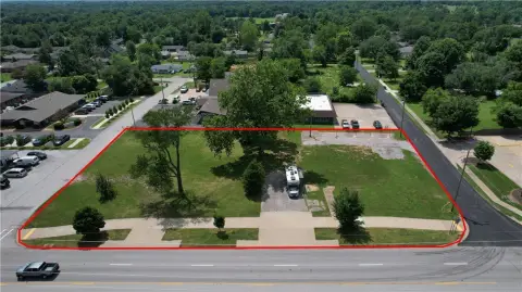 Commercial Land with Three-Side Frontage