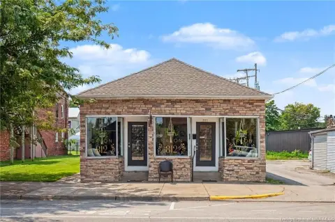 Live-Work Space with Beauty Salon & Apartment