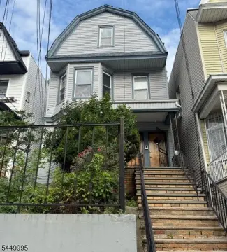 Two-Unit Duplex with Vacant Floor