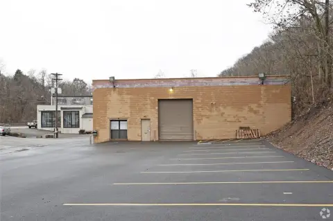 Free-Span Warehouse with Office