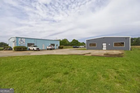 Tenant-Leased Auto Service Flex Property