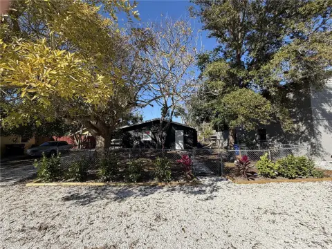 Sarasota Duplex: Investment Opportunity