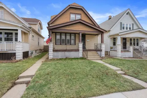 Milwaukee Duplex with Investment Potential