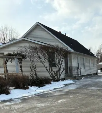 Renovated Rental Near Shopping