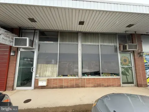 Versatile Retail/Office Storefront