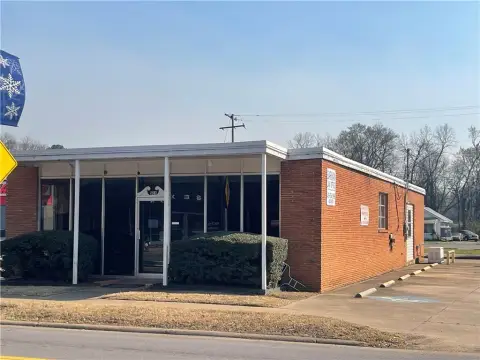 Clarksville Commercial Building For Sale