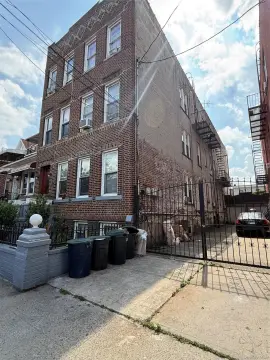 Six-Unit Brick Multifamily Building