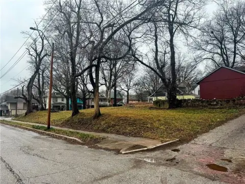 Corner Lot in Scarritt Renaissance