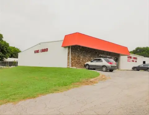 Three-Building Complex in Bells, TX