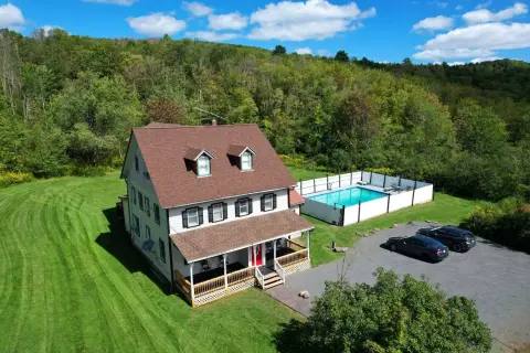 Renovated Farmhouse Near Hunter Mountain