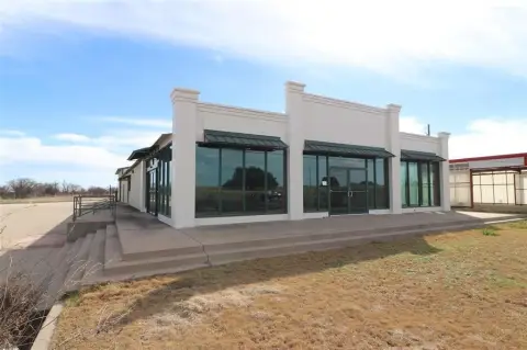 Versatile Commercial/Industrial Property For Lease