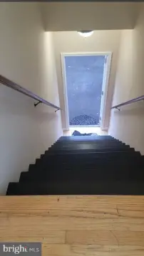 Second-Floor Apartment Near I-270