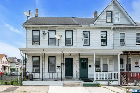 Updated Duplex with Parking